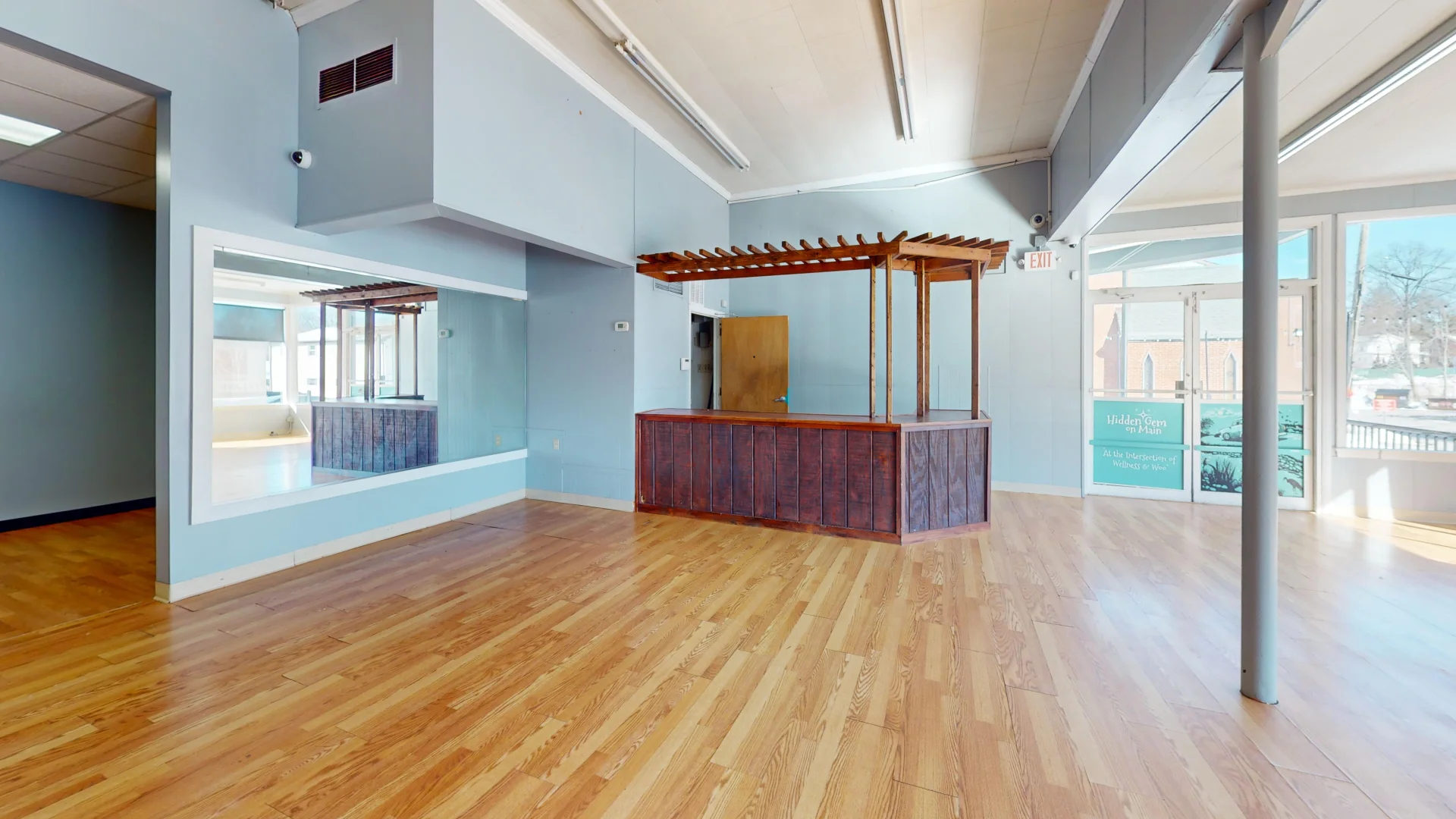 350 Center St Photo 3.webp