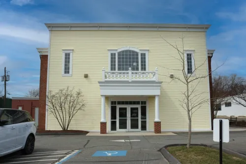 Old Saybrook - 162-166 Main St<br /><small>For Lease</small>