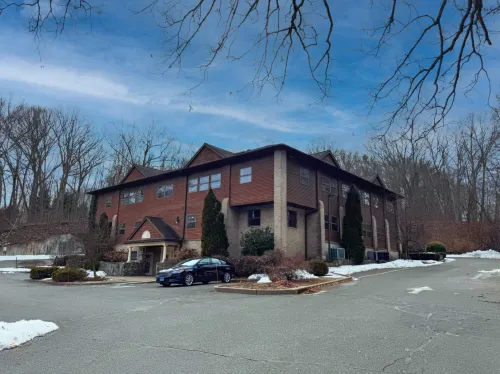 Middlebury - 687 Straits Turnpike <br /><small>For Sale</small>
