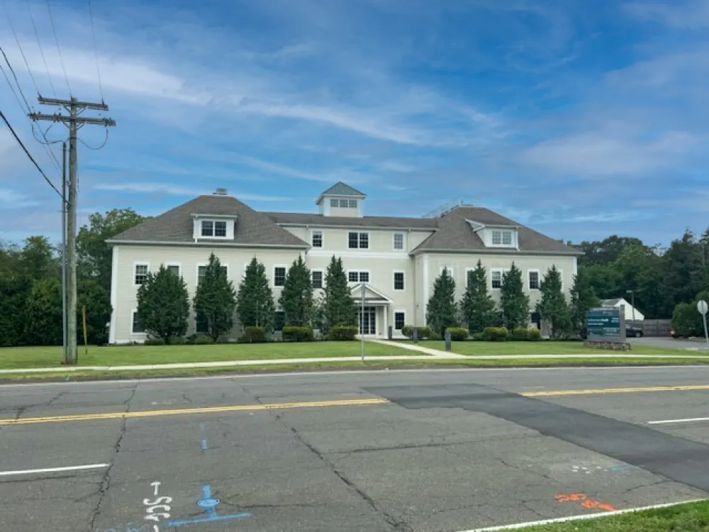 Hamden - 2560 Dixwell Avenue <br /><small>For Lease</small>