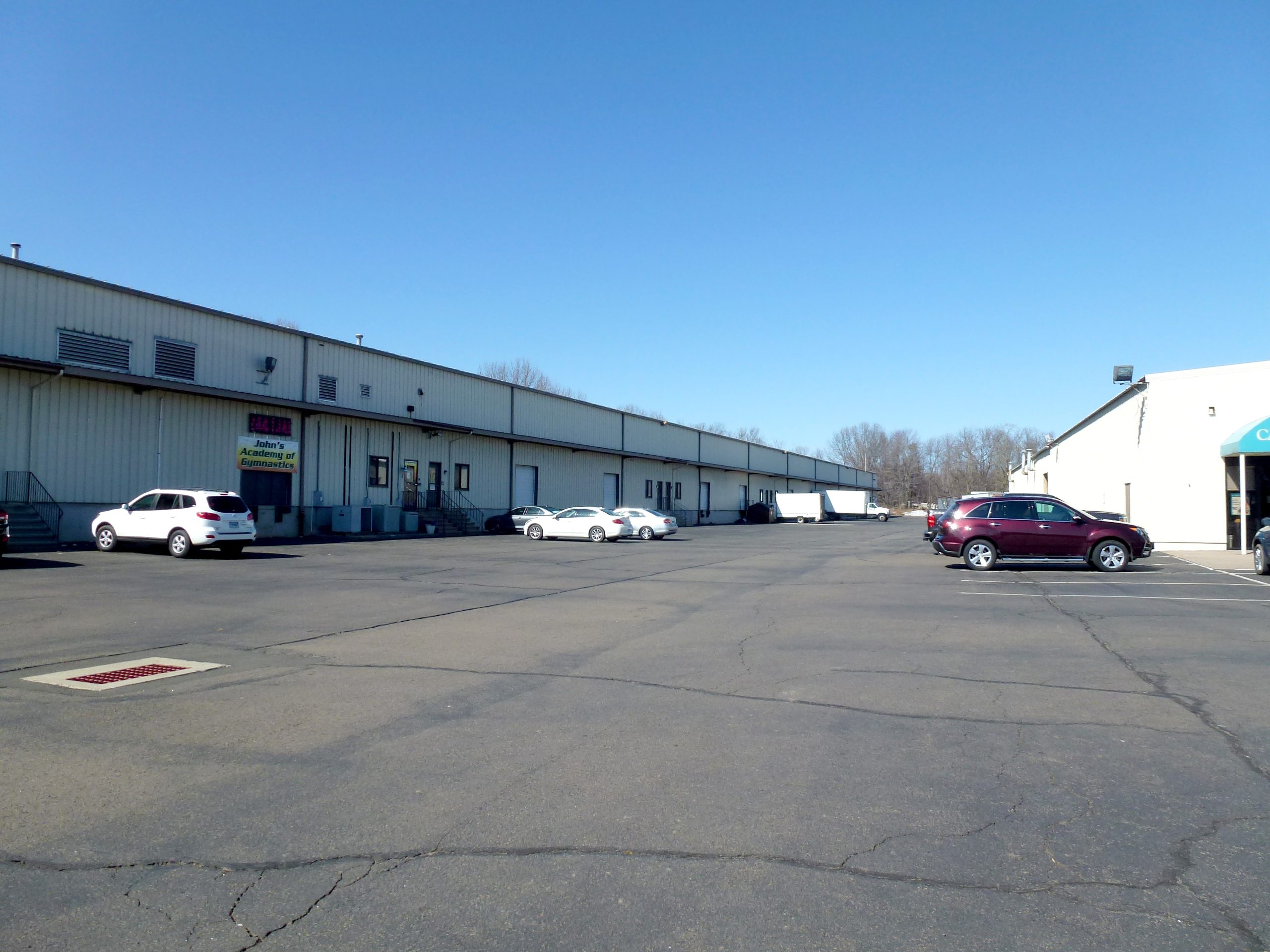 O,R&L Commercial Leases 15,000 SF Warehouse Distribution Space, Wallingford, CT
